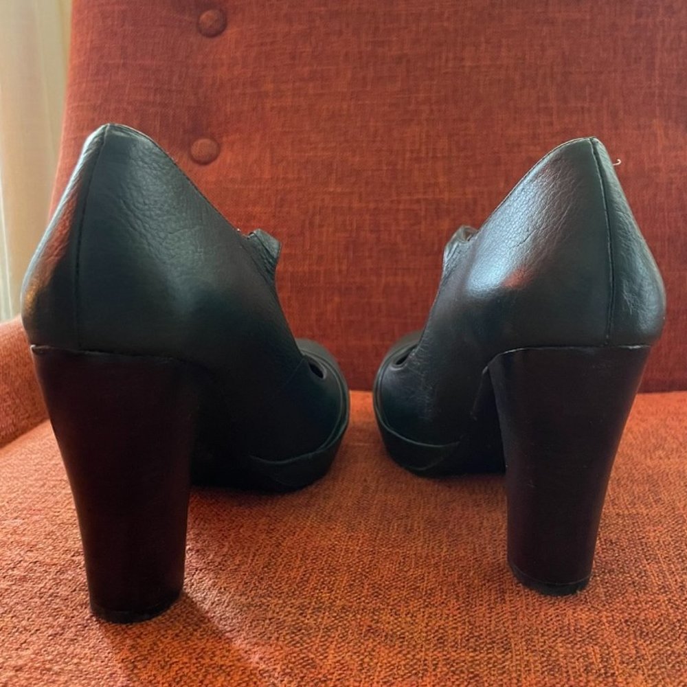 Biviel Green Leather T-strap Heels - Size 37 - Picture 7 of 10